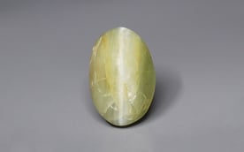 Ceylon Cat's Eye - 2.71 Carat Prime Quality CE-10645