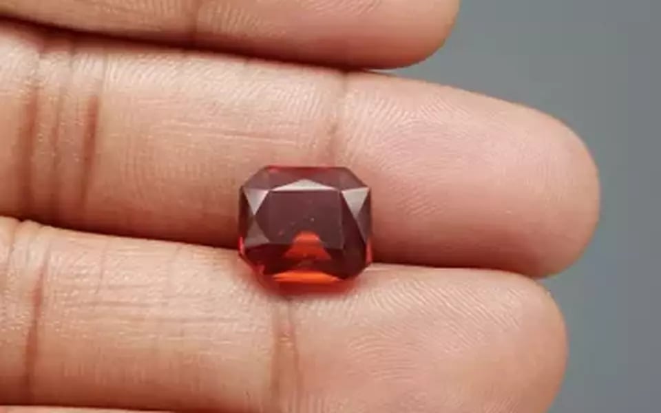 Ceylon Hessonite Garnet  5.85 Carat Limited Quality HG-8244