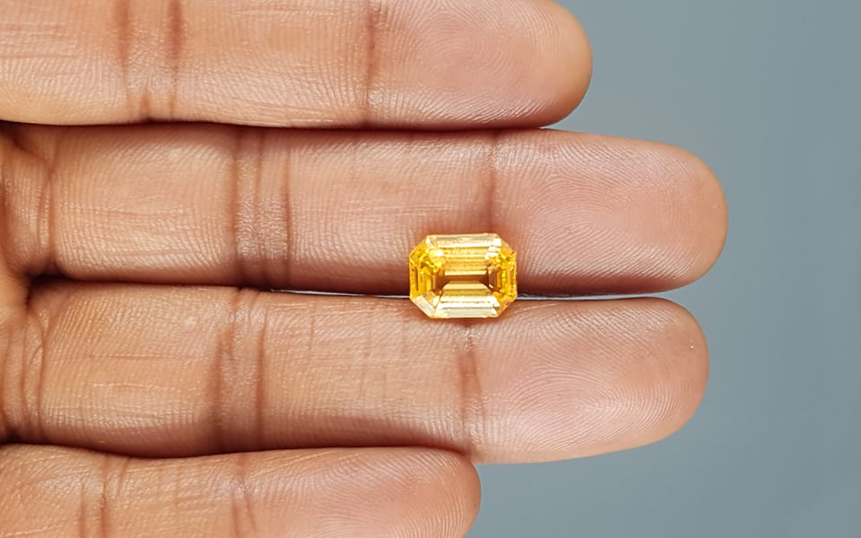 Ceylon Yellow Sapphire - 4.71 Carat Rare Quality CYS-3950