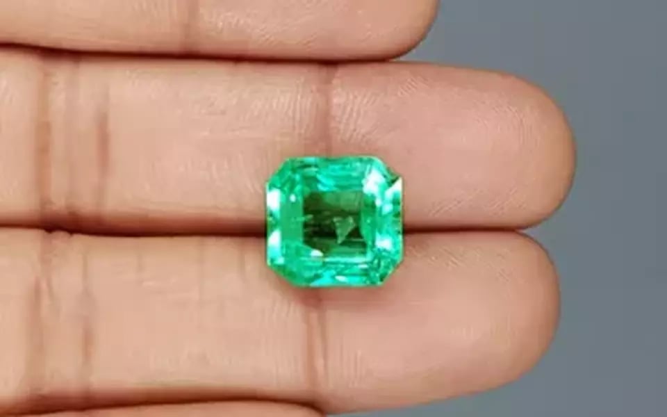 Colombian Emerald - 7.64 Carat Rare Quality EMD-9778