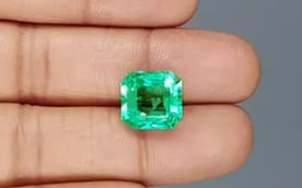 Colombian Emerald - 7.64 Carat Rare Quality EMD-9778