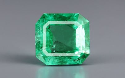 Colombian Emerald - 7.64 Carat Rare Quality EMD-9778