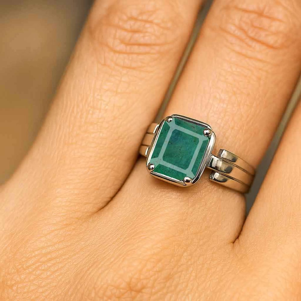 Elegant 925 Silver Panna (Emerald) Stone Ring for Her