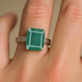 Elegant Sterling Silver Emerald Men’s Ring