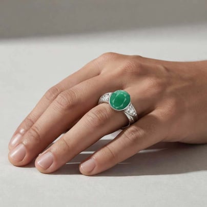 Exemplary Silver Emerald Stone Ring Unisex