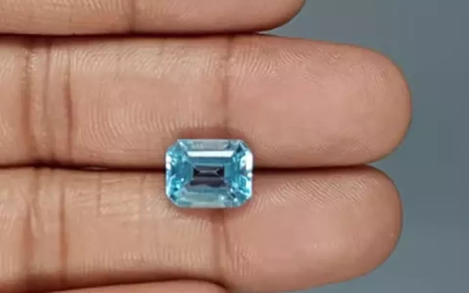 Natural Blue Topaz - 5.67 Carat Prime Quality BT-26006