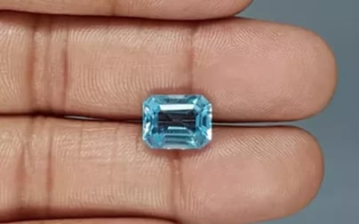 Natural Blue Topaz - 5.72 Carat Prime Quality BT-26004