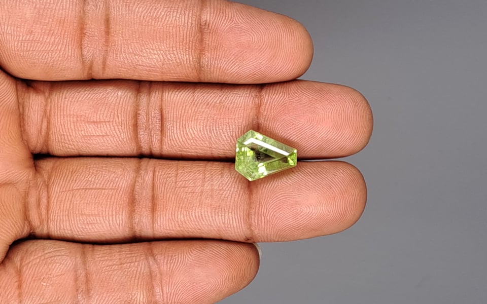 Peridot - 5.49 Carat Limited Quality PDT-14523