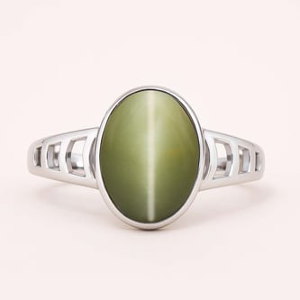 Premium Royal Sterling Silver Cat's Eye (Lehsuniya) Ring for Her