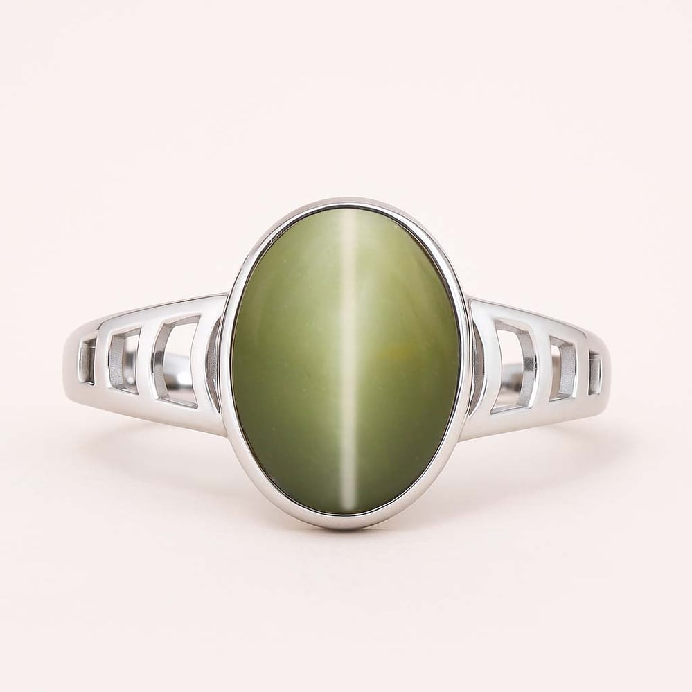 Premium Royal Sterling Silver Cat's Eye (Lehsuniya) Ring for Her