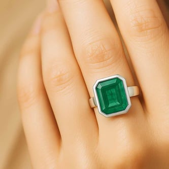 Stylish 925 Sterling Silver Emerald Gemstone Ring For Female