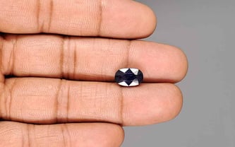 Thailand Blue Sapphire - 3.90 Carat Prime Quality GFBS-20120