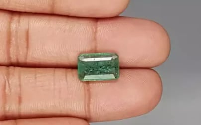 Zambian Emerald - 3.92 Carat Prime Quality EMD-9658