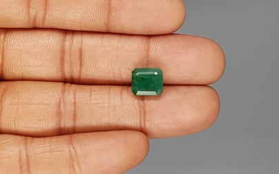 Zambian Emerald - 3.92 Carat Prime Quality EMD-9716