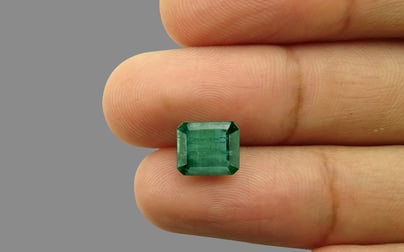 Zambian Emerald - 3.93 Carat Prime Quality EMD-9129