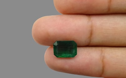 Zambian Emerald - 4.45 Carat Prime Quality EMD-9007