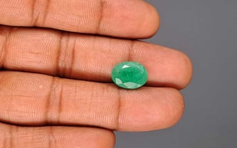 Zambian Emerald - 4.72 Carat Fine Quality EMD-10256