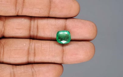 Zambian Emerald - 4.91 Carat Prime Quality EMD-10180