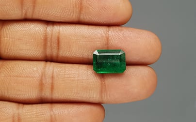 Zambian Emerald - 5.51 Carat Rare Quality EMD-9866