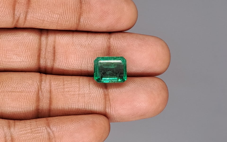 Zambian Emerald - 6.82 Carat Rare Quality EMD-9931
