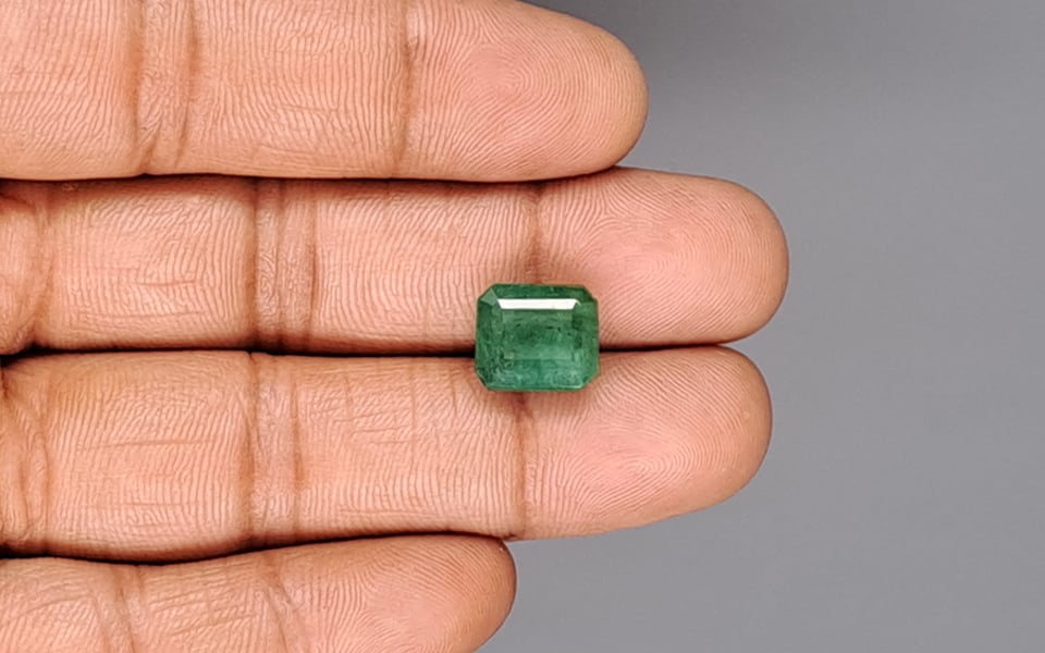 Zambian Emerald - 6.88 Carat Fine Quality EMD-10028