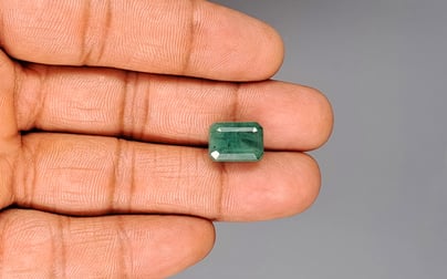 Zambian Emerald - 8.69 Carat Fine Quality EMD-10099