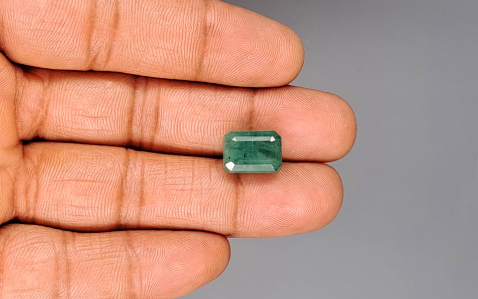 Zambian Emerald - 8.69 Carat Fine Quality EMD-10099