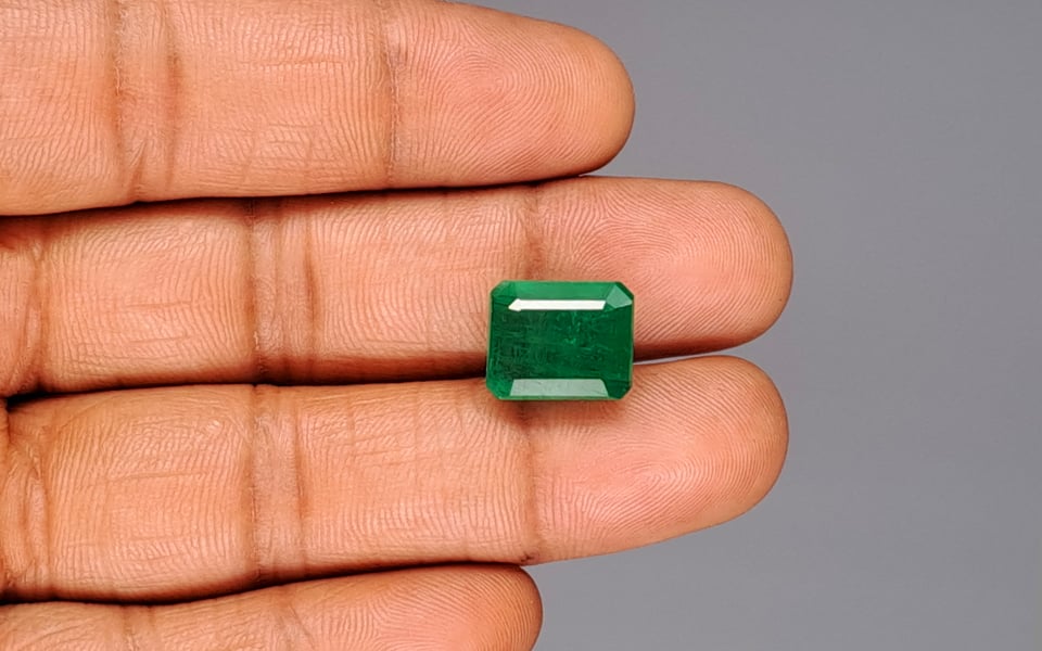 Zambian Emerald - 9.50 Carat Prime Quality EMD-10176