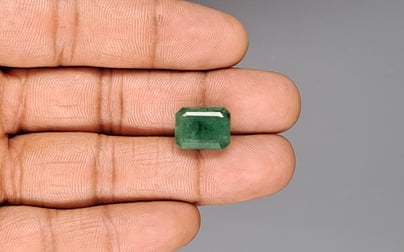 Zambian Emerald - 9.88 Carat Fine Quality EMD-10075